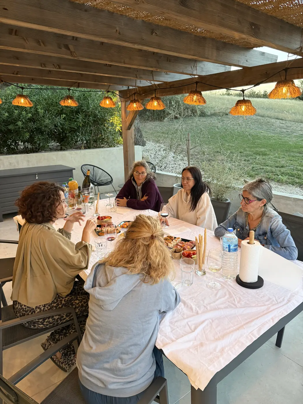 Cercle de parole sous la pergola