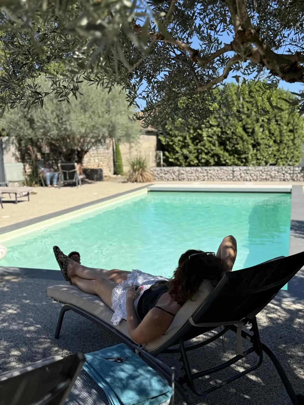 Repos au bord de la piscine