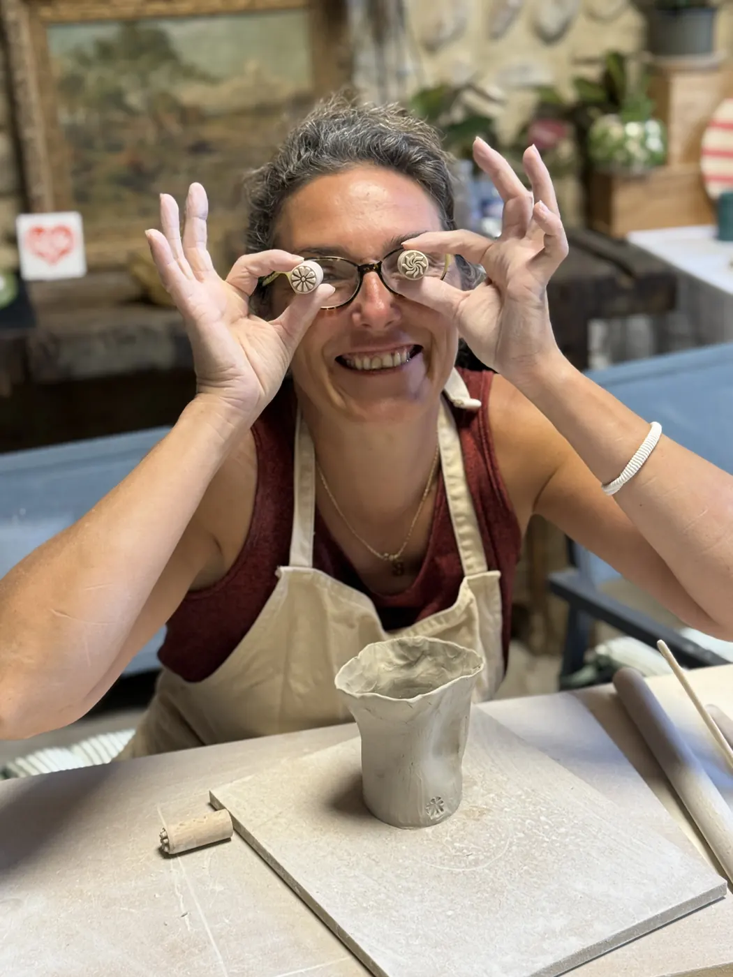 Fou rire pendant l'atelier poterie